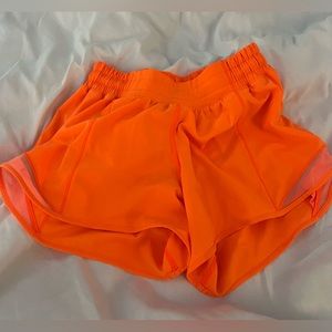 Lululemon Hotty Hot Low Rise 4” shorts Size 4